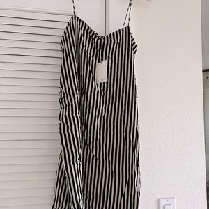 ACACIA Sina dress in Paris